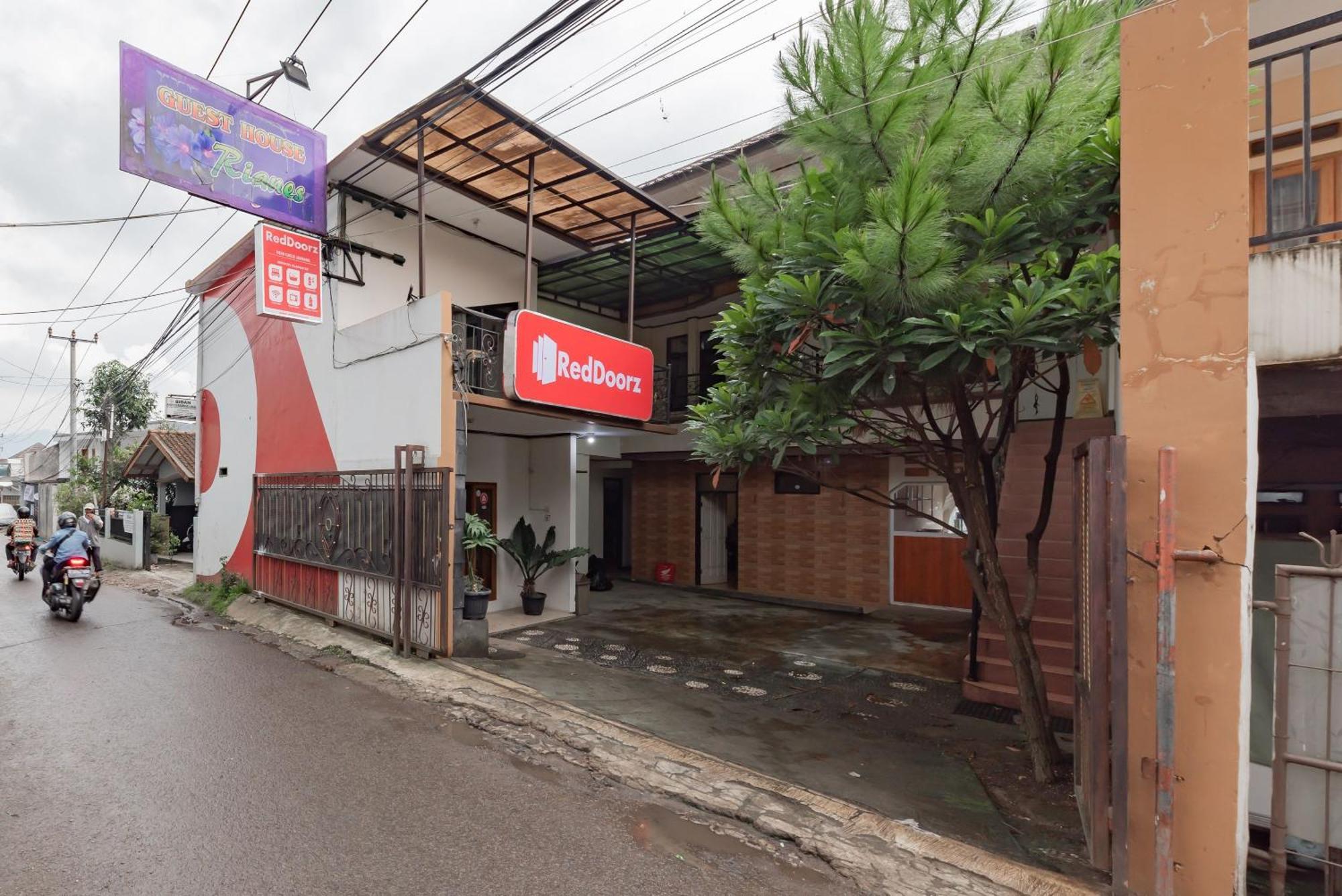Reddoorz Near Cikole Lembang Hotel Bagian luar foto
