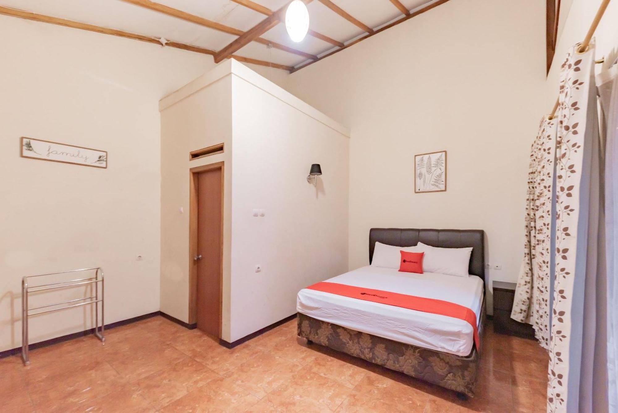 Reddoorz Near Cikole Lembang Hotel Bagian luar foto
