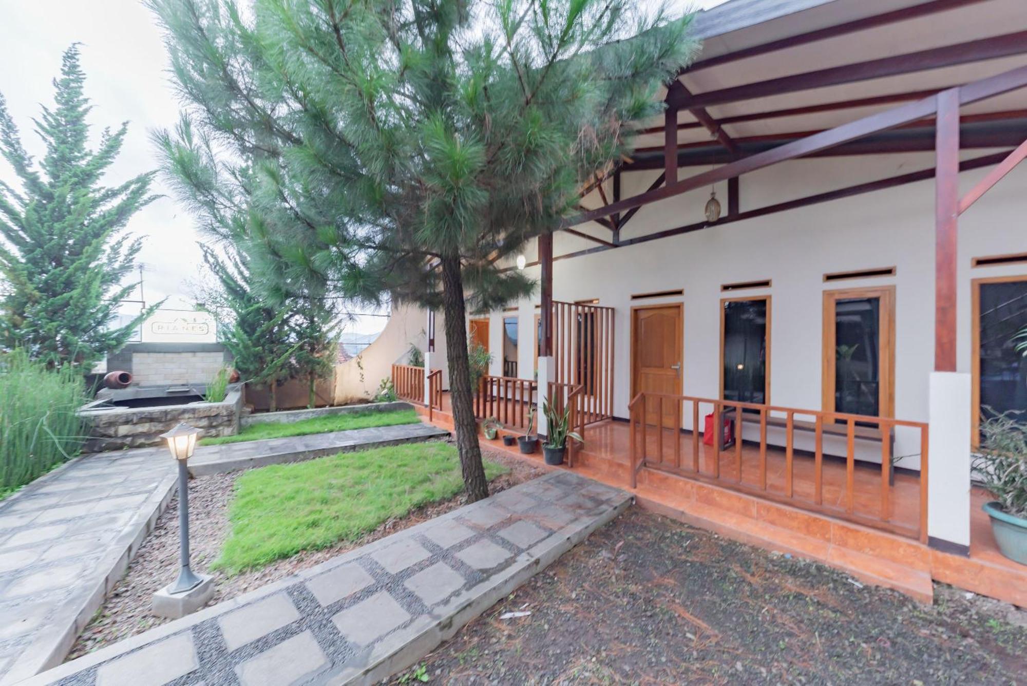 Reddoorz Near Cikole Lembang Hotel Bagian luar foto